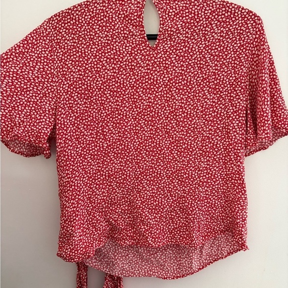 H&M floral Red and White Tie Front Short Sleeve Blouse size 10 - Picture 8 of 9